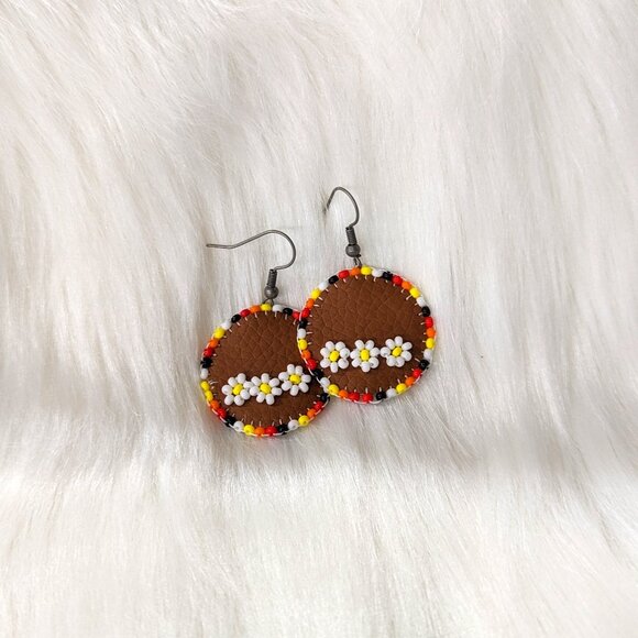 Beaded Dangle Earrings - Daisies - Picture 1 of 3
